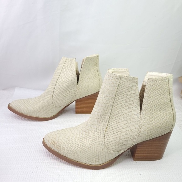 Laura Marano by Not Rated Western Ankle Bootie White Faux Snake Print Size 8 - Picture 8 of 14